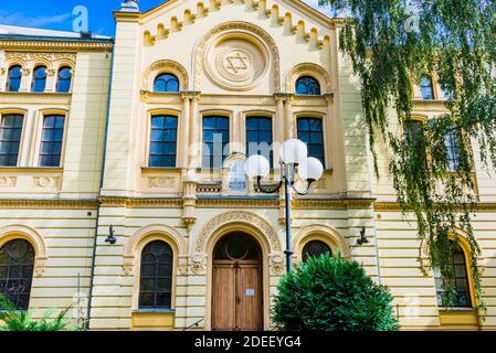 Die Nozyk-Synagoge ist das einzige erhaltene jüdische Gebetshaus der Vorkriegszeit in Warschau. Es wurde 1898-1902 erbaut und nach dem Zweiten Weltkrieg restauriert IT i Stockfoto