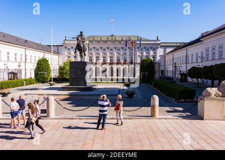 Bertel Thorvaldsens Statue des Prinzen Józef Poniatowski vor dem Präsidentenpalast. Warschau, Polen, Europa Stockfoto