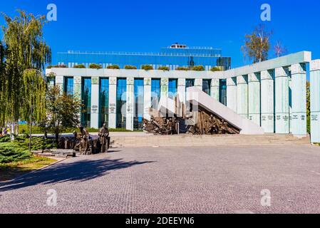 Denkmal des Warschauer Aufstandes, das dem Warschauer Aufstand von 1944 gewidmet ist. 1989 enthüllt, wurde es von Wincenty Kucma modelliert und der Architekt war Jacek Bud Stockfoto