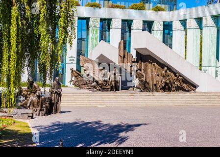 Denkmal des Warschauer Aufstandes, das dem Warschauer Aufstand von 1944 gewidmet ist. 1989 enthüllt, wurde es von Wincenty Kucma modelliert und der Architekt war Jacek Bud Stockfoto