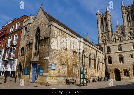 St. Mary Magdalene, Bailgate ist eine denkmalgeschützte Pfarrkirche auf Castle Hill, Lincoln, Lincolnshire, Großbritannien. Stockfoto