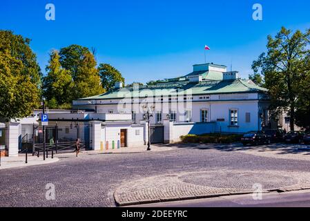 Belweder ist ein Palast in Warschau, in der Nähe des Lazienki Parks. Es ist eines der offiziellen Wohnsitze, die von polnischen Präsidenten genutzt werden. Warschau, Polen, Europa Stockfoto