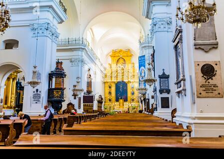 Die Kirche des Heiligen Kreuzes ist eine der bemerkenswertesten Barockkirchen in Polens Hauptstadt. Warschau, Polen, Europa Stockfoto