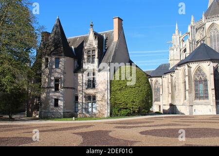 gotisches Herrenhaus und trinity Abteikirche in vendôme in frankreich Stockfoto