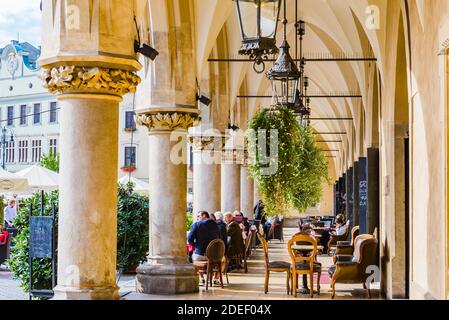 Bogengalerie. Kraków Tuchhalle. Hauptmarkt. Krakau, Kreis Kraków, Woiwodschaft Kleinpolen, Polen, Europa Stockfoto