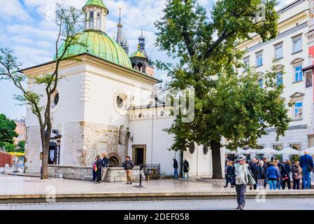 Die Kirche St. Adalbert oder die Kirche St. Wojciech, an der Kreuzung der Hauptmarkt und Grodzka Straße in der Altstadt, Kraków Stockfoto