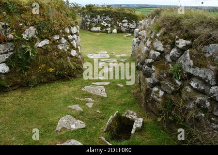 Chysauster. Romano-British Siedlung, von der mittleren Eisenzeit belegt bis zum Ende der römischen Besatzung 4. Jahrhundert n. Das Dorf Stein-Wal Stockfoto