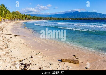 Ein tropischer Inselstrand in Mati, Davao Oriental, Philippinen Stockfoto