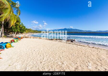 Ein tropischer Inselstrand in Mati, Davao Oriental, Philippinen Stockfoto