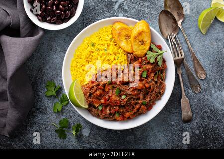 Ropa vieja, Flankensteak mit Reis Stockfoto