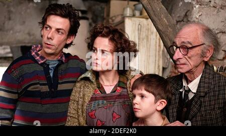 CHARLIE UND DIE SCHOKOLADENFABRIK 2005 Warner Bros Film mit von links: Noah Taylor, Helena Bonham Carter, Freddie Highmore, David Kelly Stockfoto