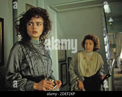 HOWARD'S END 1992 Sony Pictures Classics Film mit Helena Bonham Carter links und Emma Thompson Stockfoto