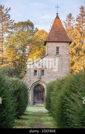 Die kleine Kapelle auf dem Brompton Friedhof. Brompton-by-sawdon, entworfen von Temple Moore, erbaut 1889 Stockfoto