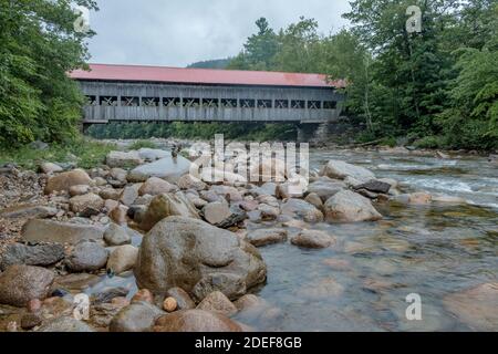 Albany Covered Bridge, abseits des Kancamagus Highway, in den White Mountains, New Hampshire, erbaut 1858 Stockfoto