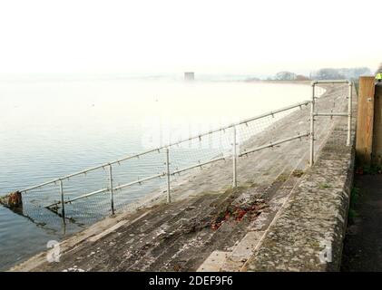 November 2020 - Cheddar Reservoir in Somerset, UK an einem kalten frischen frostigen Morgen im Winter Stockfoto