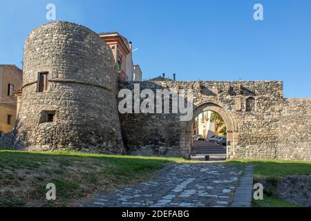 Schloss Melfi an einem sonnigen Tag im Sommer Stockfoto