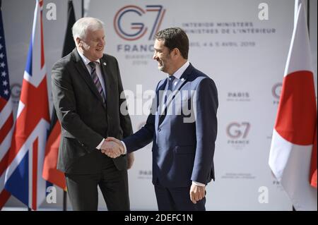 Bundesinnenminister Horst Seehofer geht neben dem französischen Innenminister Christophe Castaner zu einem Treffen im Innenministerium, Place Beauvau, am 4. April 2019Foto: Eliot Blondt/ABACAPRESS.COM Stockfoto