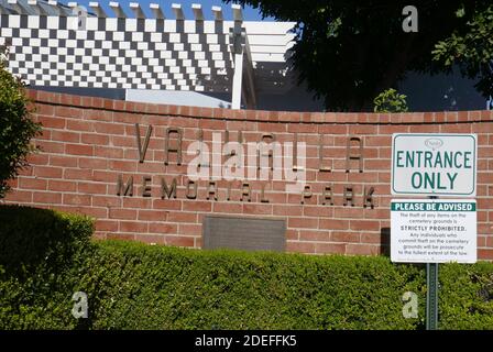 North Hollywood, California, USA 30. November 2020 EIN allgemeiner Blick auf die Atmosphäre des Valhalla Memorial Park Friedhofs am 30. November 2020 im Valhalla Memorial Park in North Hollywood, Kalifornien, USA. Foto von Barry King/Alamy Stockfoto Stockfoto