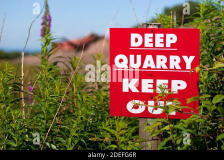 Tief Steinbruch Schild - Kerridge Stockfoto