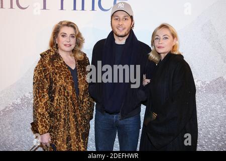 Catherine Deneuve, Emmanuelle Beart und Vianney bei der Buchpräsentation von Alejandro G. Roemmers 'Le Retour du Jeune Prince' am 10. April 2019 im Atelier des Lumieres in Paris, Frankreich. Foto von Jerome Domine/ABACAPRESS.COM Stockfoto