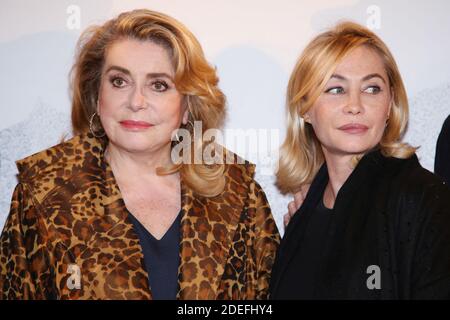 Catherine Deneuve und Emmanuelle Beart bei der Buchpräsentation von Alejandro G. Roemmers 'Le Retour du Jeune Prince' am 10. April 2019 im Atelier des Lumieres in Paris, Frankreich. Foto von Jerome Domine/ABACAPRESS.COM Stockfoto