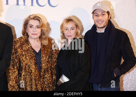 Catherine Deneuve, Emmanuelle Beart und Vianney bei der Buchpräsentation von Alejandro G. Roemmers 'Le Retour du Jeune Prince' am 10. April 2019 im Atelier des Lumieres in Paris, Frankreich. Foto von Jerome Domine/ABACAPRESS.COM Stockfoto