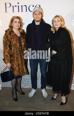 Catherine Deneuve, Emmanuelle Beart und Vianney bei der Buchpräsentation von Alejandro G. Roemmers 'Le Retour du Jeune Prince' am 10. April 2019 im Atelier des Lumieres in Paris, Frankreich. Foto von Jerome Domine/ABACAPRESS.COM Stockfoto