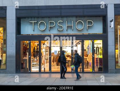 Die Arcadia-Gruppe, darunter Marken wie Topshop, Topman, Miss Selfriges, Burtons und Debenhams, ist am 30. November 2020 in die Verwaltung gegangen Stockfoto