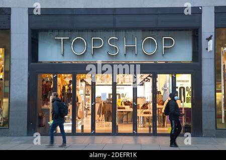 Die Arcadia-Gruppe, darunter Marken wie Topshop, Topman, Miss Selfriges, Burtons und Debenhams, ist am 30. November 2020 in die Verwaltung gegangen Stockfoto