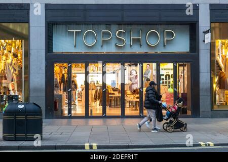 Die Arcadia-Gruppe, darunter Marken wie Topshop, Topman, Miss Selfriges, Burtons und Debenhams, ist am 30. November 2020 in die Verwaltung gegangen Stockfoto