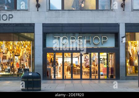 Die Arcadia-Gruppe, darunter Marken wie Topshop, Topman, Miss Selfriges, Burtons und Debenhams, ist am 30. November 2020 in die Verwaltung gegangen Stockfoto