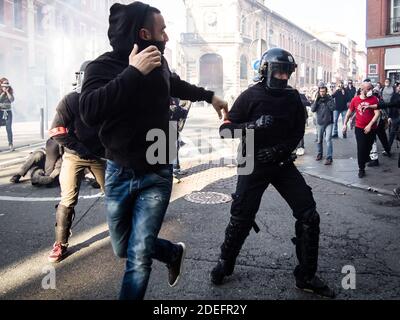 Menschen aus der Gelbwesten-Bewegung protestieren während des 22. Akt der Bewegung. Am 13. April 2019 Toulouse, Frankreich. Foto von Alban De Jong/ ABACAPRESS.COM Stockfoto