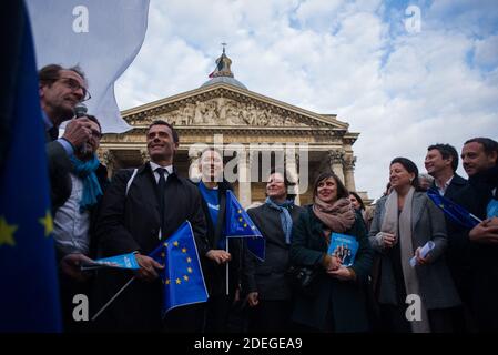 Gilles Le Gendre (L), David Vaillant (2L), Sandro Gozi (3L), Roxana Maracineanu (C), Agnès Buzyn (3R), Benjamin Griveaux (2R) und Adrien Taquet (R) nehmen am Europatag in Paris am 9. Mai 2019 an einer Hommage an Simone Veil Teil. Foto von Julie Sebadelha/ABACAPRESS.COM Stockfoto