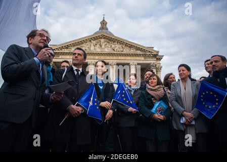 Gilles Le Gendre (L), David Vaillant (2L), Sandro Gozi (3L), Roxana Maracineanu (C), Agnès Buzyn (3R), Benjamin Griveaux (2R) und Adrien Taquet (R) nehmen am Europatag in Paris am 9. Mai 2019 an einer Hommage an Simone Veil Teil. Foto von Julie Sebadelha/ABACAPRESS.COM Stockfoto