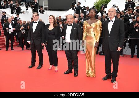 (L-R) Jurymitglied Nicolas Naegelen, Jurymitglied Sandrine Marques, Präsidentin der Camera d'Or Jury Rithy Panh, Jury-Mitglied Alice Diop und Jury-Mitglied Benoit Delhomme nehmen an der Eröffnungszeremonie und Vorführung von ‘ The Dead Don’t die' Teil, die während der Eröffnungszeremonie des 72. Filmfestivals in Cannes am 14. Mai 2019 in Cannes, Frankreich, vorgestellt wurde. (Photo by David Niviere/ABACAPRESS.COM) Stockfoto