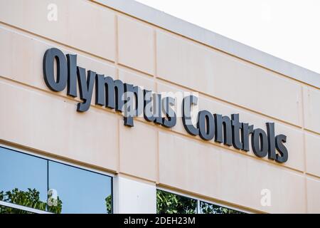 Sep 17, 2020 Fremont / CA / USA - Olympus Controls Logo am Hauptsitz im Silicon Valley; Olympus Controls Corporation wurde von Applied übernommen Stockfoto