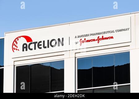 Sep 21, 2020 South San Francisco / CA / USA - Actelion unterzeichnet am Hauptsitz im Silicon Valley; Actelion ist ein Pharma- und Biotechnologie-Unternehmen Stockfoto