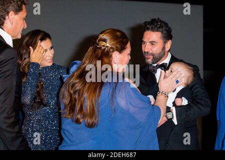 Eva Longoria, ihr Mann Jose Antonio Baston und ihr Sohn Santiago Enrique nehmen an der Global Gift Gala in der Mouton Cadet Winbe Bar während des 72. Filmfestivals in Cannes am 20. Mai 2019 in Cannes, Frankreich, Teil. Foto von Nasser Berzane/ABACAPRESS.COM Stockfoto