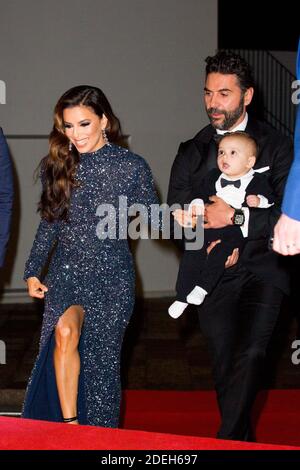 Eva Longoria, ihr Mann Jose Antonio Baston und ihr Sohn Santiago Enrique nehmen an der Global Gift Gala in der Mouton Cadet Winbe Bar während des 72. Filmfestivals in Cannes am 20. Mai 2019 in Cannes, Frankreich, Teil. Foto von Nasser Berzane/ABACAPRESS.COM Stockfoto