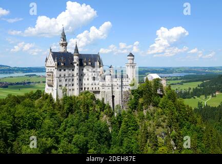 Schloss Neuschwanstein im Sommer in Bayern, Land Deutschland. Schloss Neuschwanstein. Stockfoto