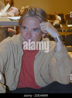 3-26-2003 Michael Tilson Thomas, künstlerischer Leiter der New World Symphony of Miami Beach, probt für eine Aufführung mit seiner Symphonie im Lincoln Theatre. Foto von Adam Scull/PHOTOlink Stockfoto