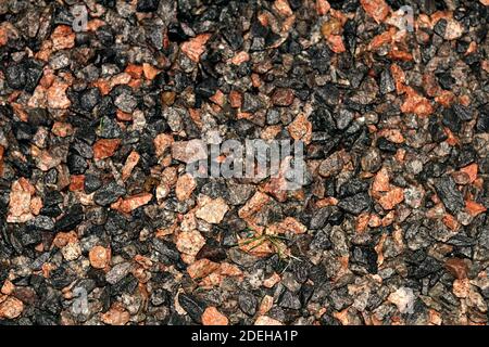 Textur Hintergrund aus kleinen Steinen braun und schwarz Farbe Stockfoto