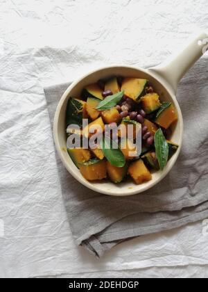 Itokoni (gekochtes Gemüse mit Azuki-Bohnen), Japanisches Essen Stockfoto