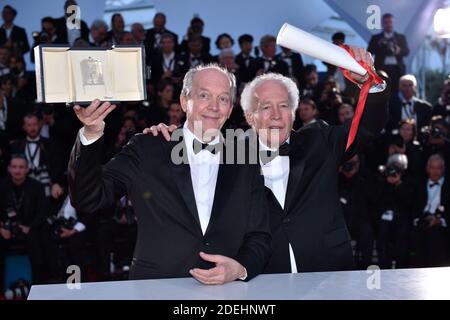 Jean-Pierre Dardenne und Luc Dardenne, Gewinner des Preises für die beste Regie für den Film "Le Jeune Ahmed", posieren beim 72. Jährlichen Filmfestival von Cannes am 25. Mai 2019 in Cannes, Frankreich. Foto von Lionel Hahn/ABACAPRESS.COM Stockfoto