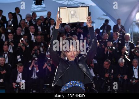 Mati Diop, Gewinner des Grand Prix Award für den Film 'Atlantique', posiert beim 72. Jährlichen Cannes Film Festival am 25. Mai 2019 in Cannes, Frankreich. Foto von Lionel Hahn/ABACAPRESS.COM Stockfoto