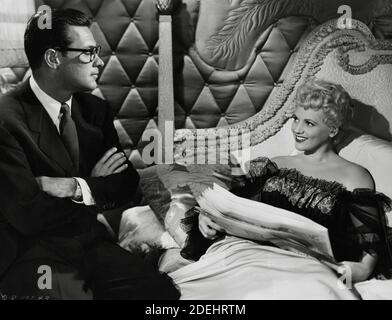William Holden, Judy Holliday, 'Born Yesterday' (1950) Columbia Bilder / Aktenzeichen # 34000-853THA Stockfoto