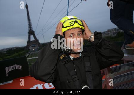 Cauet nimmt an der Smash Perrier-Veranstaltung Teil, einer 800 Meter langen Seilrutsche von der 2. Ebene des Eiffelturms bis zur Champs de Mars in Paris, Frankreich am 29. Mai 2017. Foto von Jerome Domine/ABACAPRESS.com Stockfoto