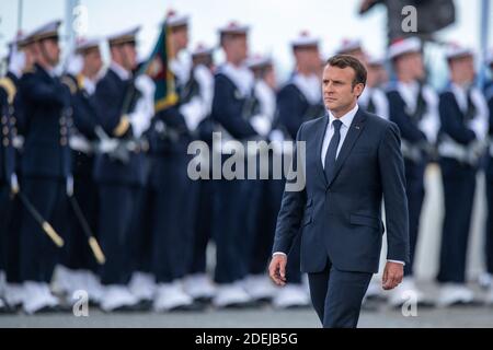 Der französische Präsident Emmanuel Macron und seine Frau Brigitte Macron nehmen am 6. Juni 2019 an einer Gedenkfeier zum 75. Jahrestag der Operation "D-Day" oder "Overlord" Teil, bei der die Männer des Kommandos Kieffer in Colleville Montgomery in der Normandie, Frankreich, geehrt werden. Foto von Ammar Abd Rabbo/ABACAPRESS.COM Stockfoto