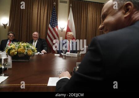 Der polnische Präsident Andrzej Duda (R) und (weit Seite L-R) US-amerikanische Energieminister Rick Perry, US-Außenminister Mike Pompeo und US-Präsident Donald J. Trumpf während eines Mittagessens im Schaltschrank des Weißen Hauses in Washington, DC, USA, 12. Juni 2019. Später am Tag Präsident Trump und Präsident Duda wird in einer Zeremonie teilnehmen, Militär, militärische Zusammenarbeit, unter anderem den Kauf von F-35 Kampfflugzeuge und eine erhöhte US-Truppen in Polen zu erhöhen. Stockfoto