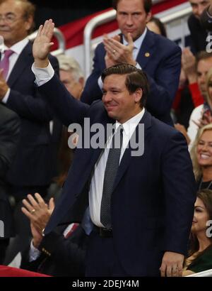 KEIN FILM, KEIN VIDEO, KEIN FERNSEHEN, KEIN DOKUMENTARFILM - FLORIDA GOV. Ron DeSantis waves während einer Wahlkampfveranstaltung für Präsident Trump im Amway Center in Orlando, FL, USA am Dienstag, 18. Juni 2019. Foto von Stephen M. Dowell/Orlando Sentinel/TNS/ABACAPRESS.COM Stockfoto